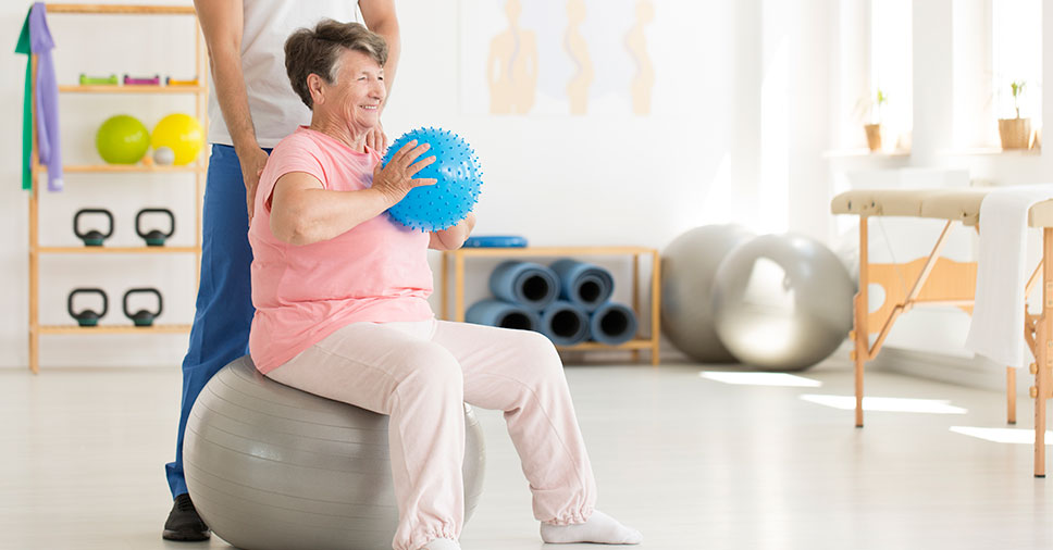 Pilates, uma opções entre as atividades físicas para idosos. Conheça alguns benefícios de exercícios!